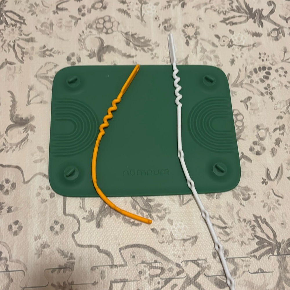 Non slip Silicone Suction Placemat - Green NEW Num Num Tether Placemat